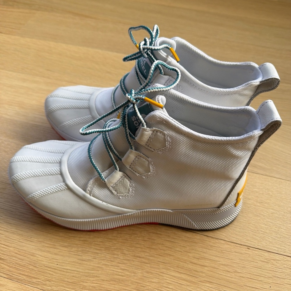 Sorel OUT N ABOUT III CLASSIC WOMEN'S WATERPROOF White/Cyber Yellow BOOT Size 9 - Picture 8 of 15